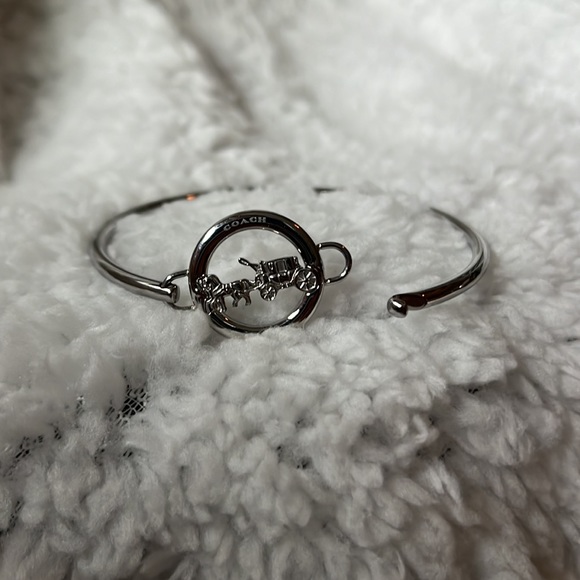Coach silver bangle with horse and coach emblem - Picture 4 of 4
